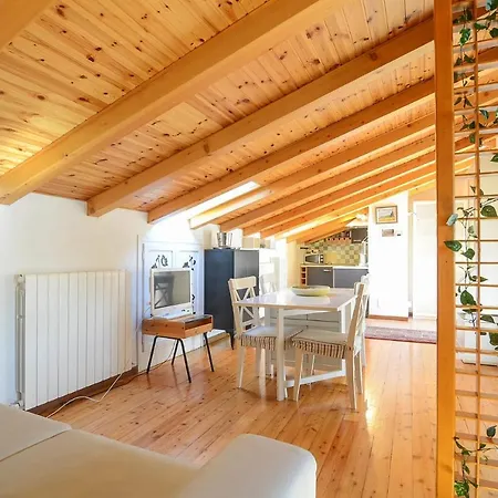 Sleeps 4 Air Con Wifi דירה